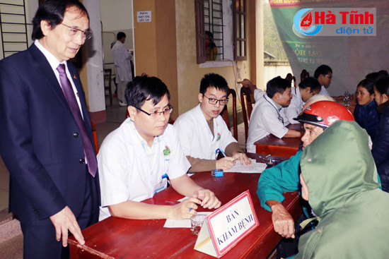 kham cap thuoc mien phi cho hon 500 nguoi dan thach son
