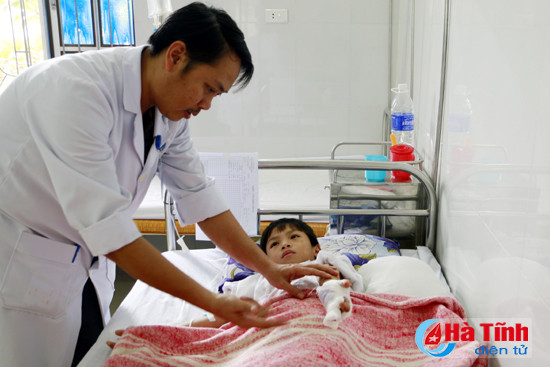 them 1 truong hop mat hai ngon tay vi tu che phao no