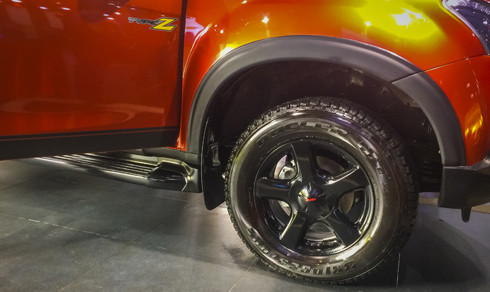 isuzu d max 2017 phien ban dac biet gia 840 trieu dong