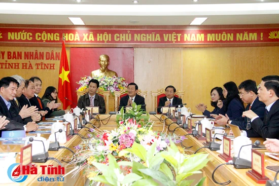 nguyen chu tich nuoc truong tan sang tham lam viec tai ha tinh