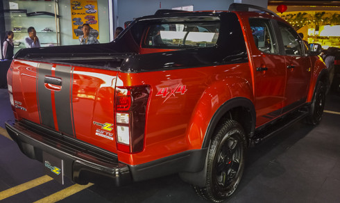 isuzu d max 2017 phien ban dac biet gia 840 trieu dong