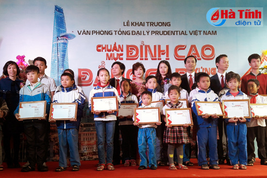 prudential khai truong van phong tai ky anh