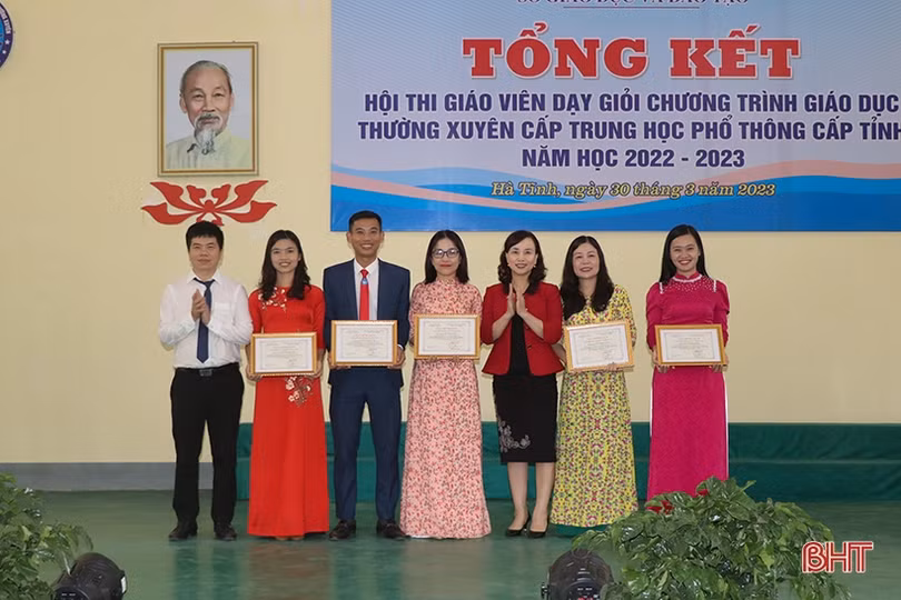 Hà Tĩnh tuyên dương 37 giáo viên dạy giỏi chương trình giáo dục thường xuyên 
