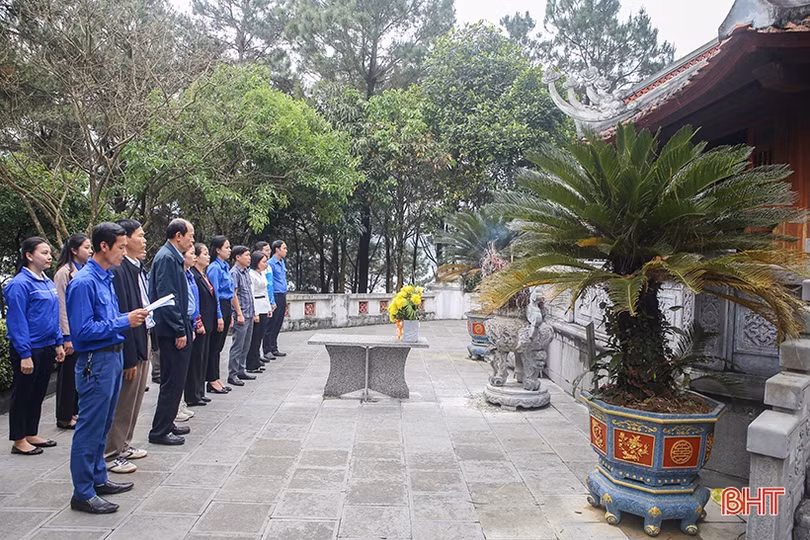 Vệ sinh môi trường và tái tạo nguồn lợi thủy sản tại hồ Kẻ gỗ