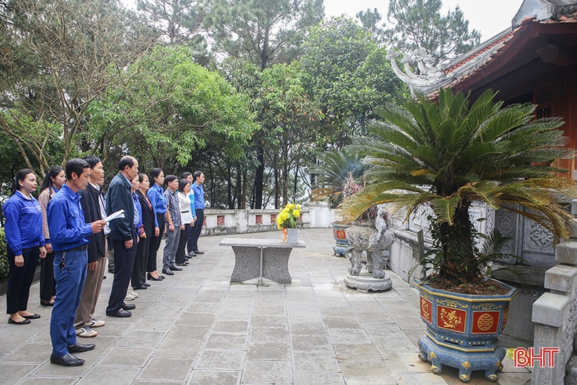 Vệ sinh môi trường và tái tạo nguồn lợi thủy sản tại hồ Kẻ gỗ