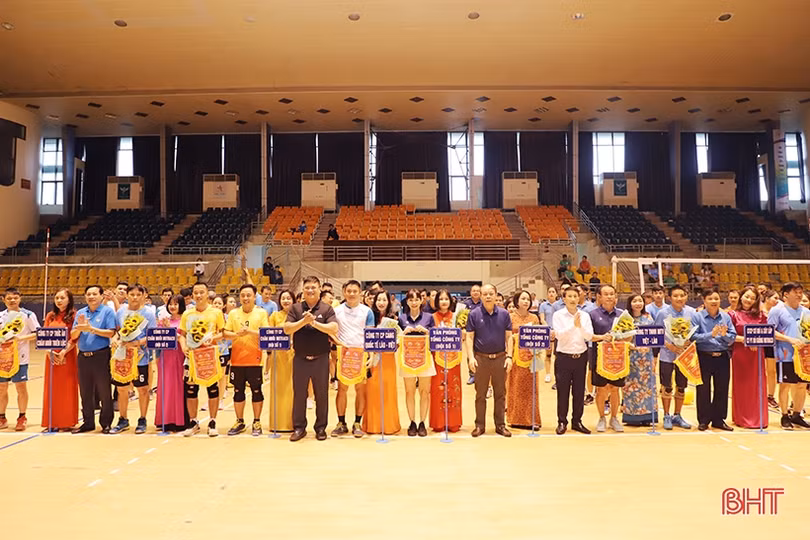 Mitraco Hà Tĩnh tổ chức Giải Bóng chuyền hơi chào mừng kỷ niệm 20 thành lập