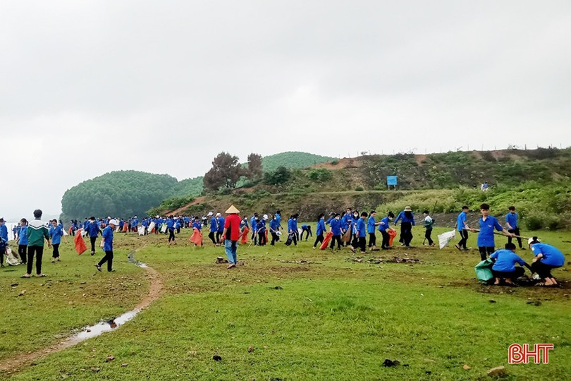 Vệ sinh môi trường và tái tạo nguồn lợi thủy sản tại hồ Kẻ gỗ