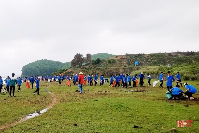 Vệ sinh môi trường và tái tạo nguồn lợi thủy sản tại hồ Kẻ gỗ