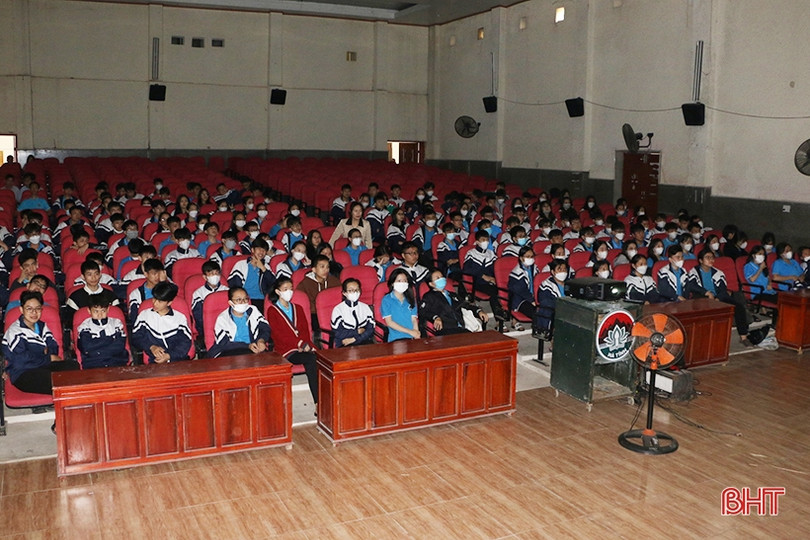 Giáo dục truyền thống yêu nước cho học sinh Hà Tĩnh thông qua chiếu phim lịch sử