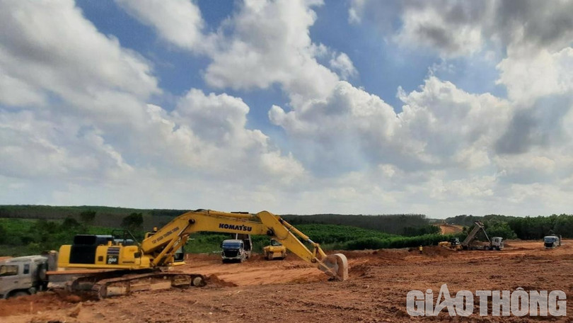 Huy động gần 2.000 thiết bị, hơn 300 mũi thi công cao tốc Bắc - Nam