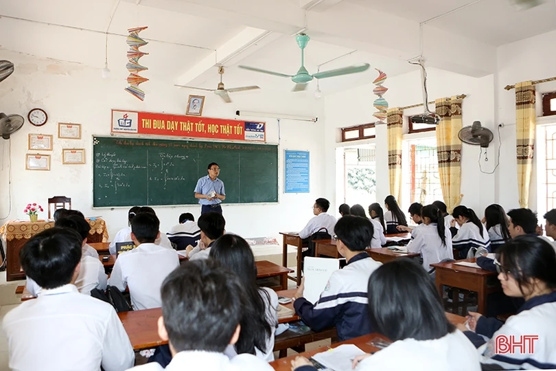 Thi tốt nghiệp THPT ở Hà Tĩnh: Tổ hợp khoa học xã hội vẫn vượt trội so với khoa học tự nhiên