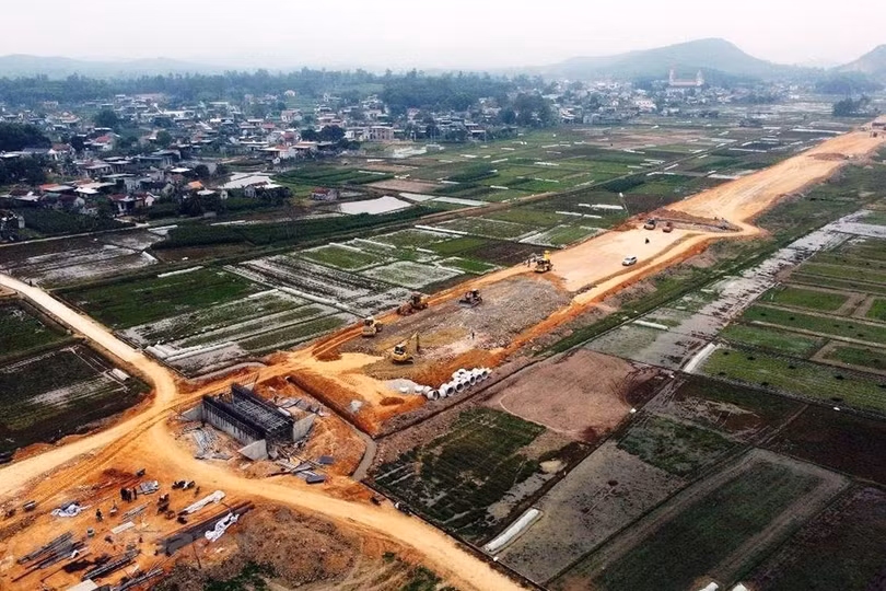 Gỡ vướng về đất đai, vật liệu xây dựng để triển khai các dự án cao tốc