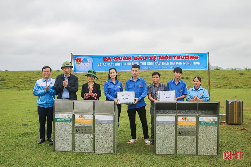 Vệ sinh môi trường và tái tạo nguồn lợi thủy sản tại hồ Kẻ gỗ