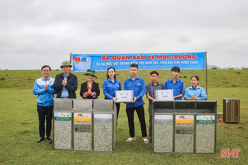 Vệ sinh môi trường và tái tạo nguồn lợi thủy sản tại hồ Kẻ gỗ