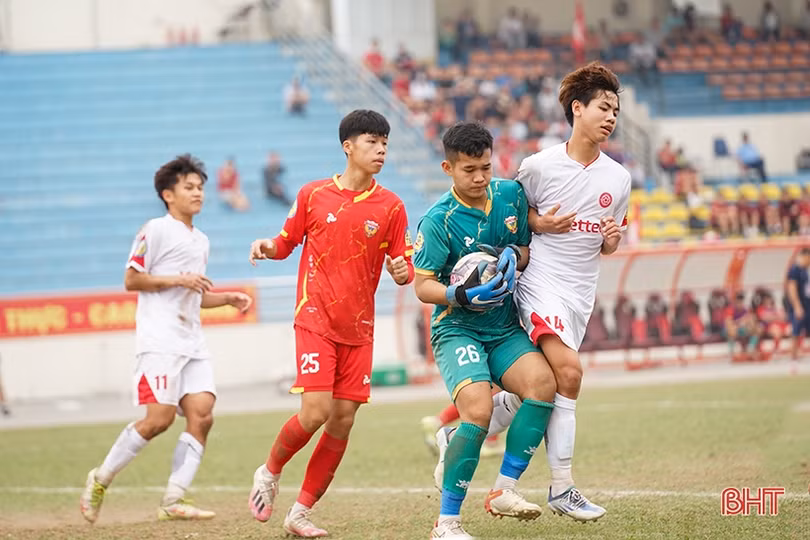 Thủ môn Hồng Lĩnh Hà Tĩnh: Hành trình từ “kép phụ” đến tấm vé lên tuyển U17 Việt Nam