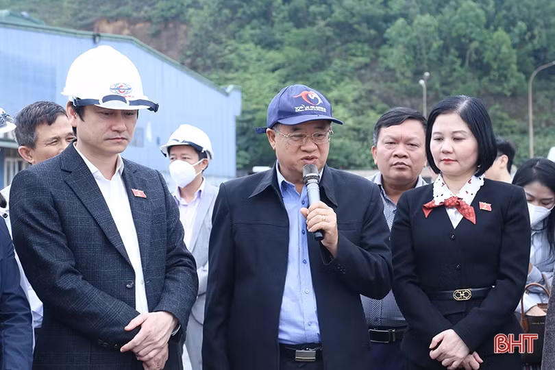 Ủy ban Đối ngoại Quốc hội Việt Nam và Lào tham quan cảng Vũng Áng