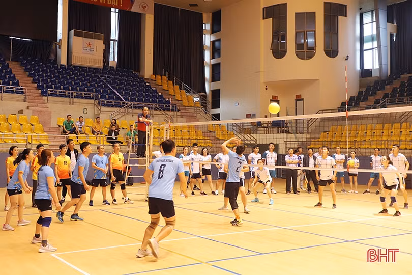 Mitraco Hà Tĩnh tổ chức Giải Bóng chuyền hơi chào mừng kỷ niệm 20 thành lập
