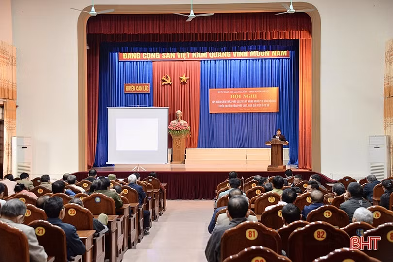 Bồi dưỡng kiến thức pháp luật cho hơn 200 đại biểu tại Can Lộc