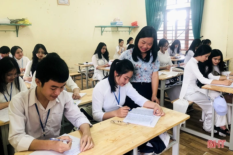 Thi tốt nghiệp THPT ở Hà Tĩnh: Tổ hợp khoa học xã hội vẫn vượt trội so với khoa học tự nhiên