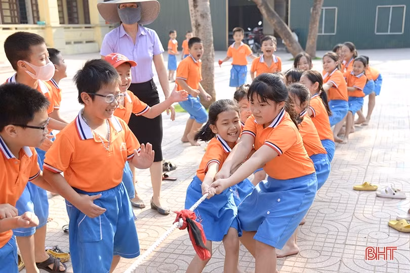 Học sinh Can Lộc hào hứng với các trò chơi dân gian trong trường học