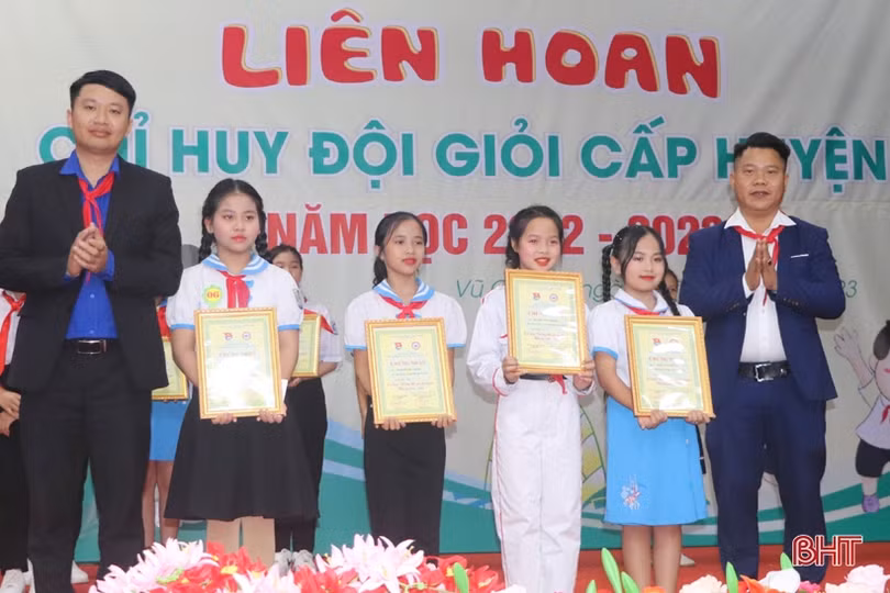 Sôi nổi đua tài chỉ huy đội giỏi huyện Vũ Quang