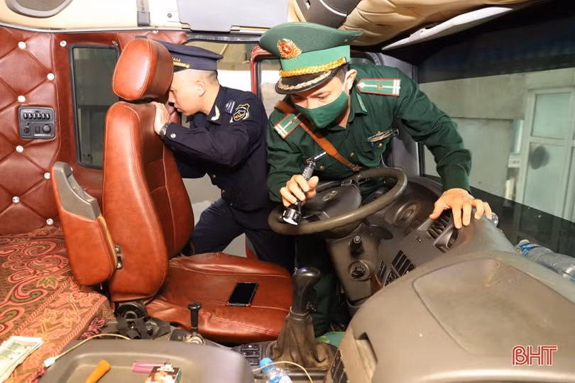 Người và phương tiện qua Cửa khẩu quốc tế Cầu Treo tăng đột biến