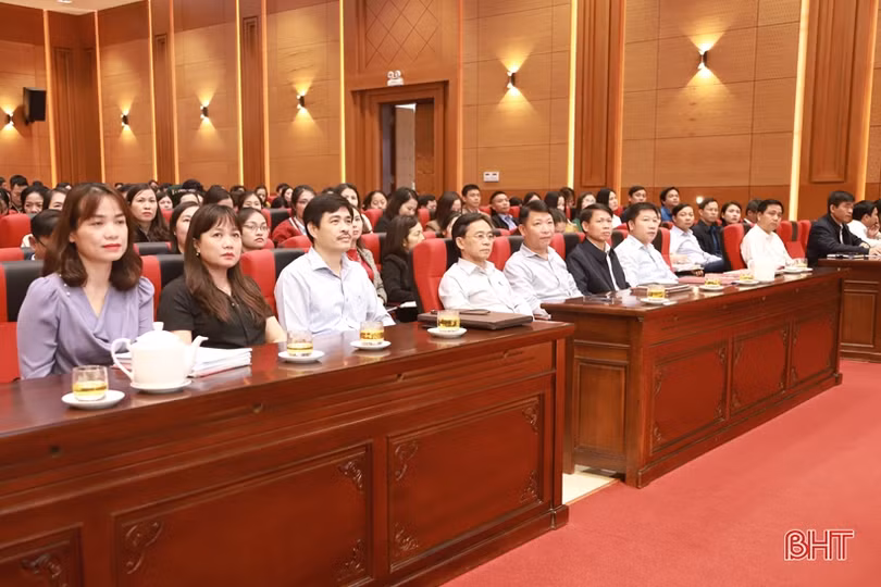 Nâng cao nghiệp vụ văn thư, lưu trữ cho hơn 300 cán bộ văn phòng cơ quan Đảng, tổ chức chính trị - xã hội