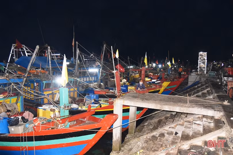 Ngư dân Hà Tĩnh vươn khơi, đánh bắt gần 3.300 tấn hải sản