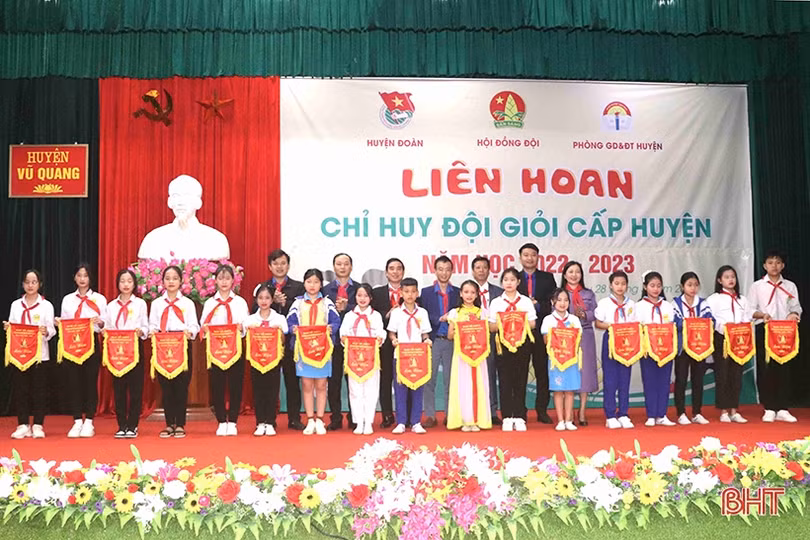 Sôi nổi đua tài chỉ huy đội giỏi huyện Vũ Quang