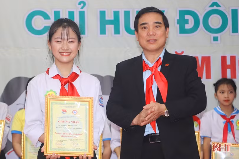 Sôi nổi đua tài chỉ huy đội giỏi huyện Vũ Quang