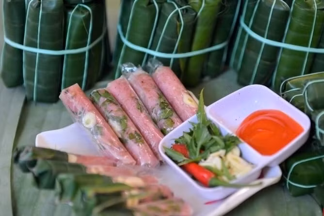 Những người “đại kỵ” với nem chua