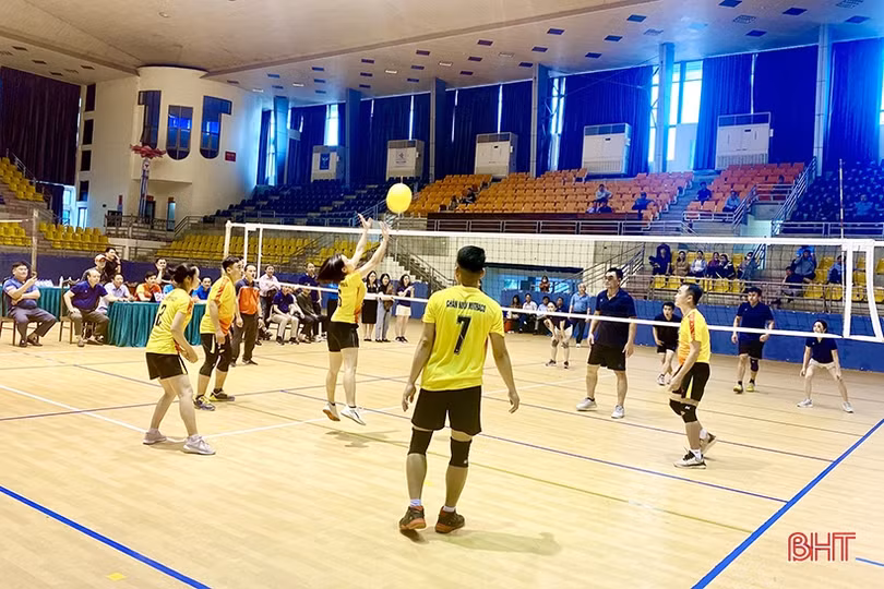 Mitraco Hà Tĩnh tổ chức Giải Bóng chuyền hơi chào mừng kỷ niệm 20 thành lập