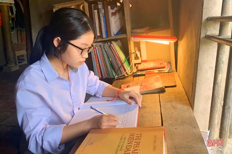 Cô học trò miền núi 3 năm liền đạt giải nhất tỉnh môn Ngữ văn