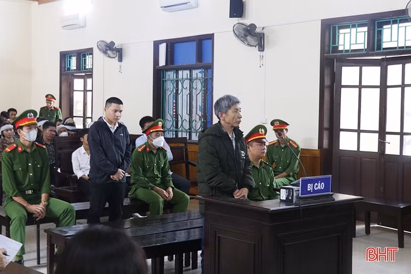 Giết người lúc đi đánh cá, 2 cha con nhận án 31 năm tù