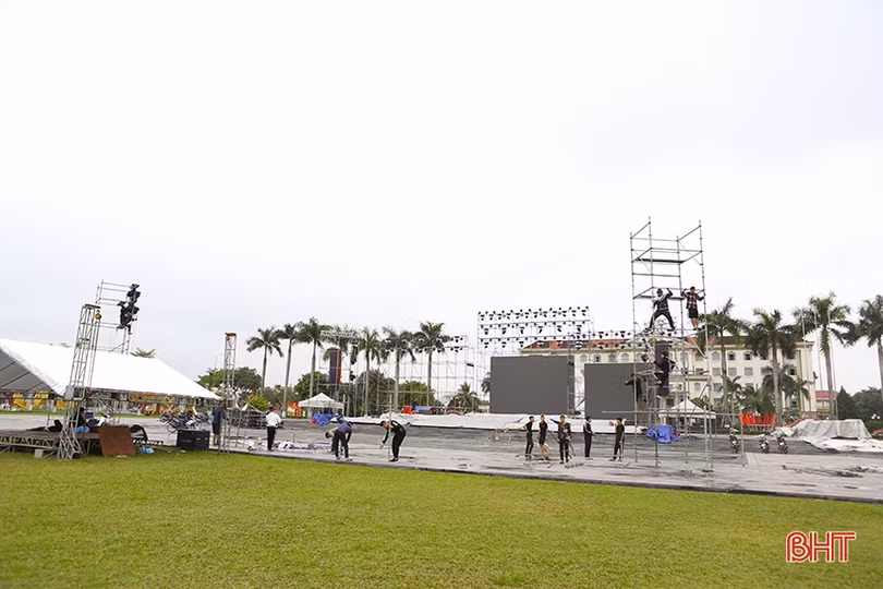 Sẵn sàng để thí sinh tỏa sáng trong đêm chung kết “Áo dài với quê hương Hà Tĩnh”