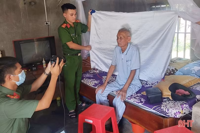 Bộ Công an gửi thư khen công an xã đầu tiên ở Hà Tĩnh hoàn thành cấp CCCD gắn chíp