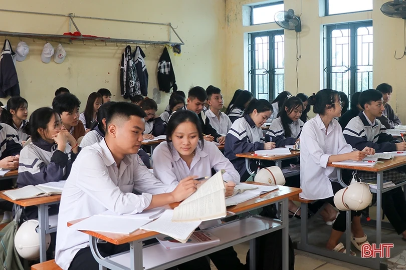 Thi tốt nghiệp THPT ở Hà Tĩnh: Tổ hợp khoa học xã hội vẫn vượt trội so với khoa học tự nhiên