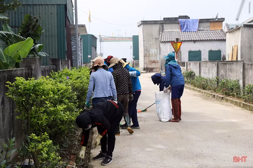 TX Kỳ Anh huy động hơn 500 người hỗ trợ 2 xã xây dựng nông thôn mới nâng cao