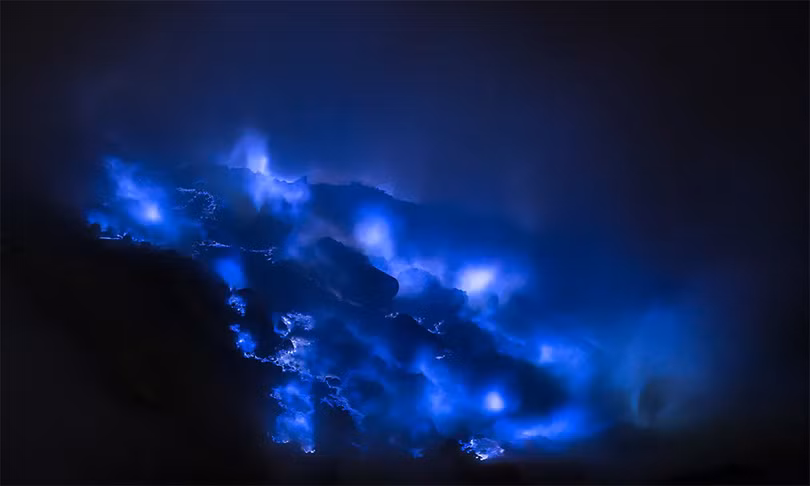 Cụm núi lửa phun dung nham xanh