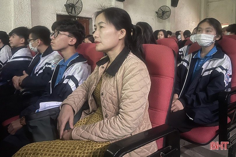 Giáo dục truyền thống yêu nước cho học sinh Hà Tĩnh thông qua chiếu phim lịch sử