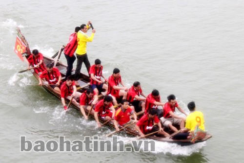 Đua thuyền là nét đẹp truyền thống của người dân sông La trong dịp đầu năm mới