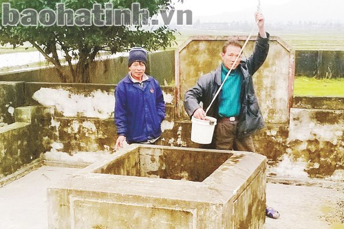 Giếng cổ ở xóm Tân Phan xã Kỳ Giang (Kỳ Anh) vẫn được người dân trong làng lấy nước sinh hoạt.