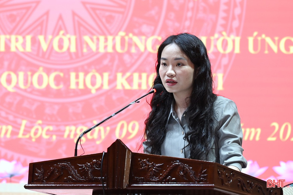 Bà Trần Thị Lam - Chuyên viên Văn phòng Sở Tư pháp trình bày chương trình hành động.