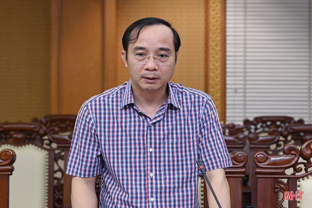 Thiếu tướng Nguyễn Xuân Thao - Giám đốc Công an tỉnh báo cáo kế hoạch đảm bảo an ninh trật tự. Thiếu tướng Nguyễn Xuân Thao - Giám đốc Công an tỉnh báo cáo kế hoạch đảm bảo an ninh trật tự.