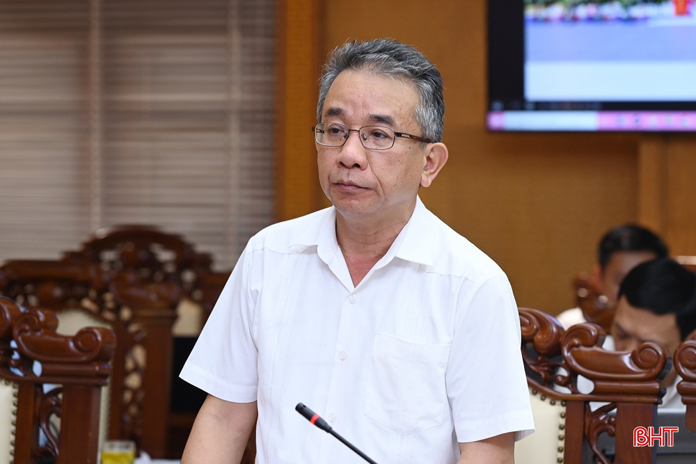 Chủ nhiệm UBKT Tỉnh ủy Hà Văn Trọng trao đổi nội dung tại cuộc họp. bqbht_br_dsc-5a433.jpg
