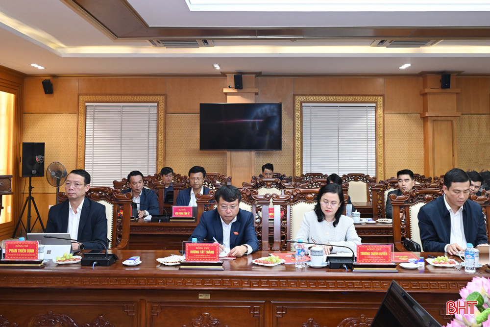 ...và lãnh đạo tỉnh dự buổi làm việc.