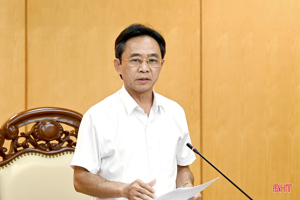 Phó Bí thư Thường trực Tỉnh ủy Trần Thế Dũng thông tin quá trình tiếp thu, hoàn thiện các dự thảo văn kiện đại hội. bqbht_br_dscf-0909-818.jpg