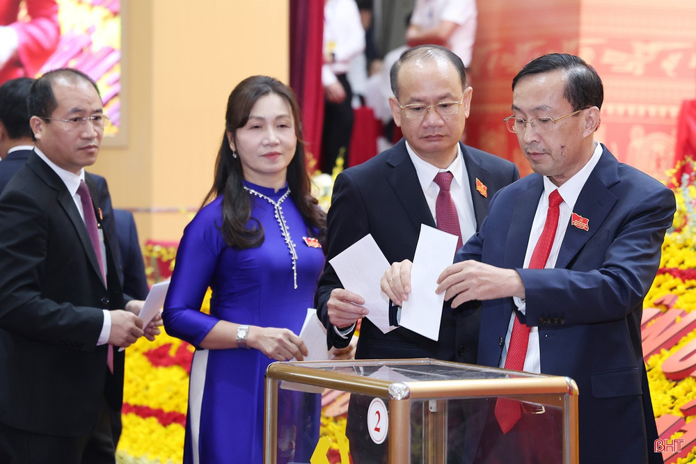 Đại biểu bỏ phiếu bầu Ban Chấp hành Đảng bộ tỉnh lần thứ XX. image-6.jpg
