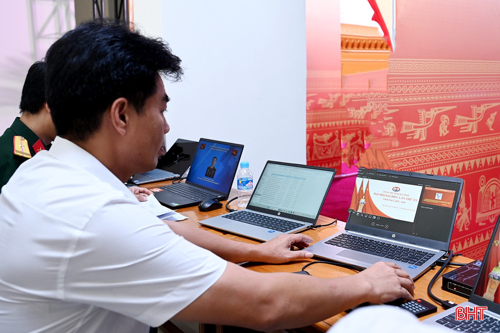 Các nội dung các tham luận, báo cáo chính trị, dự thảo nghị quyết... đều được trình bày bằng slide sinh động. bqbht_br_dsc-6d293.jpg