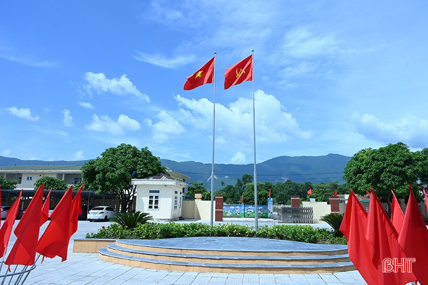 Tuyên truyền trực quan, cổ động tạo khí thế sôi nổi hướng tới chào mừng đại hội Đảng ở các địa phương. bqbht_br_dsdc-7671.jpg